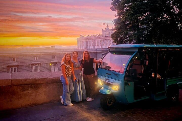 Private Tour with Tuk Tuk Zero : Historic Heart. 1hrs. 15min.