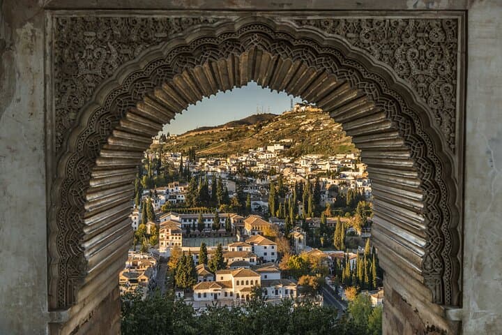 Alhambra, Generalife & Nasrid Palaces Guided Tour in Granada