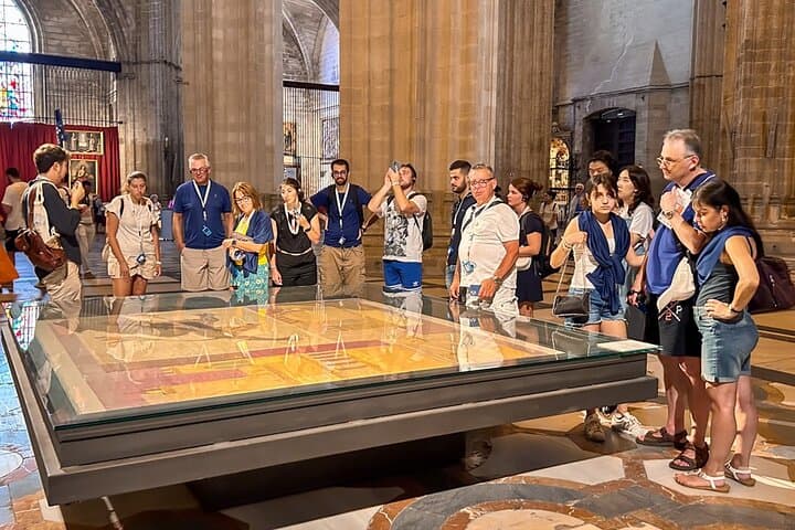 Seville Guided Tour: Alcazar, Cathedral & Giralda in English