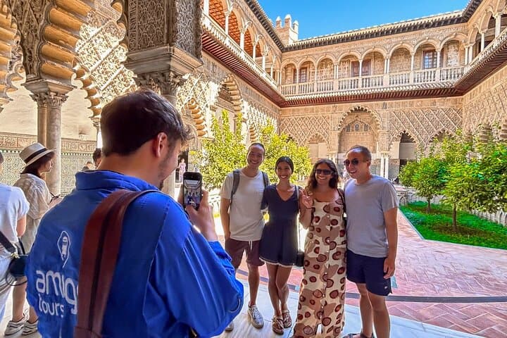 Seville Guided Tour: Alcazar, Cathedral & Giralda in English