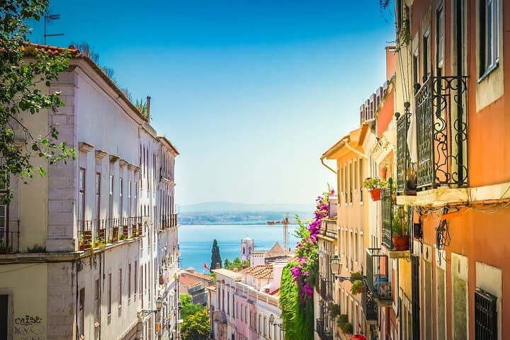 Private Transfer from Madrid to Lisbon with 2 hours for sightseeing