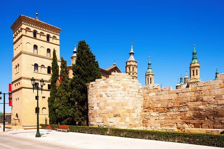 Hello Zaragoza: Private 2-Hour Intro City Walk with Local Guide