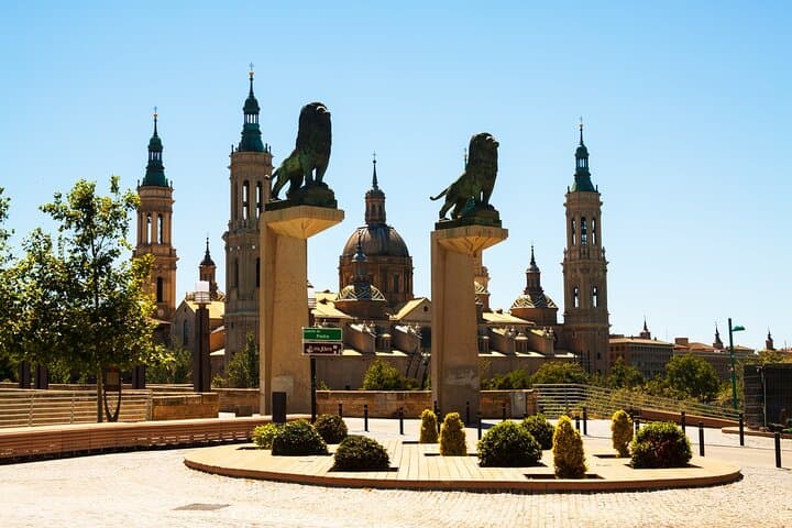 Hello Zaragoza: Private 2-Hour Intro City Walk with Local Guide