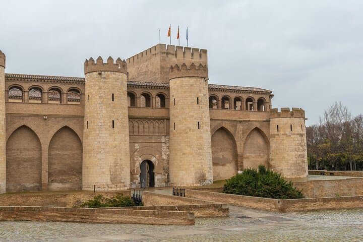 Hello Zaragoza: Private 2-Hour Intro City Walk with Local Guide