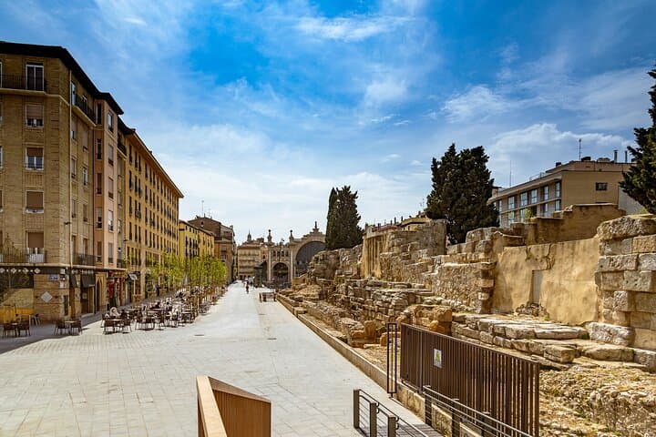Hello Zaragoza: Private 2-Hour Intro City Walk with Local Guide