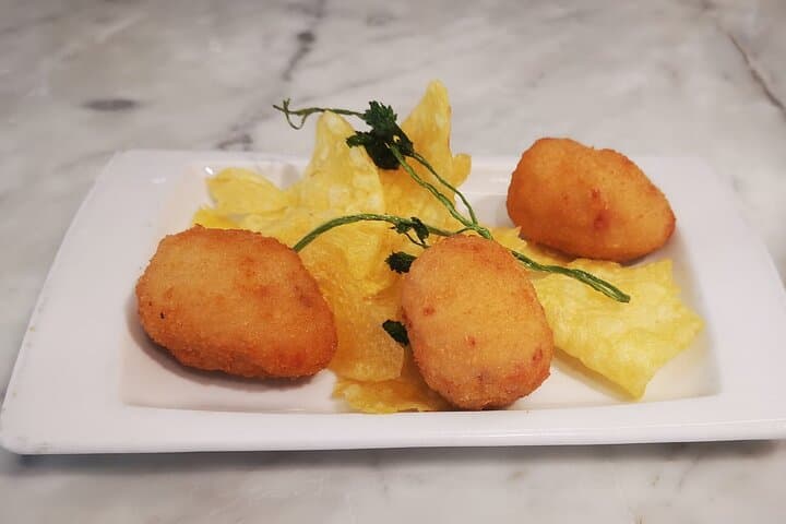 Seville Tapas and Wine Experience with Local Expert