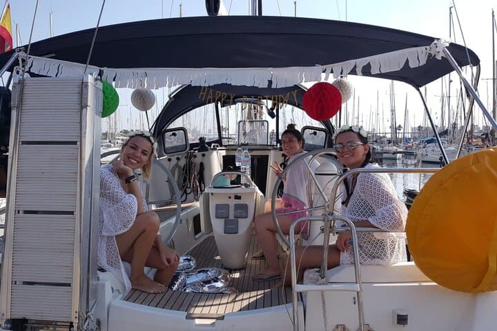 Swim and Enjoy - Boat Tour In Barcelona City with Cava and Drinks