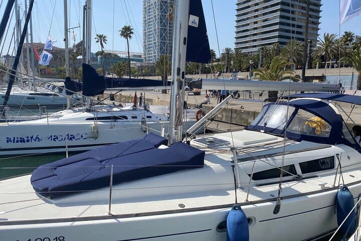 Swim and Enjoy - Boat Tour In Barcelona City with Cava and Drinks