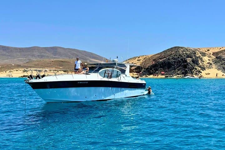 Private Yacht with Drinks and Snacks off Papagayo Beaches
