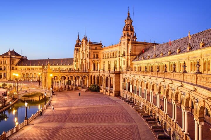 Sevilla Private Walking Tour with a Local
