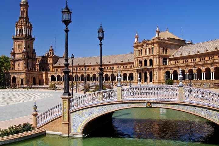 Sevilla Private Walking Tour with a Local