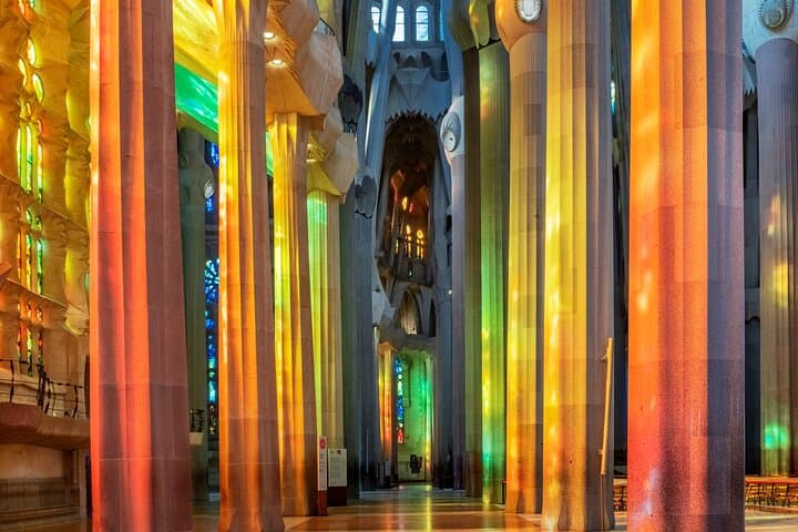 Sagrada Familia: Small Group Tour, hotel pick-up with Fast-Track