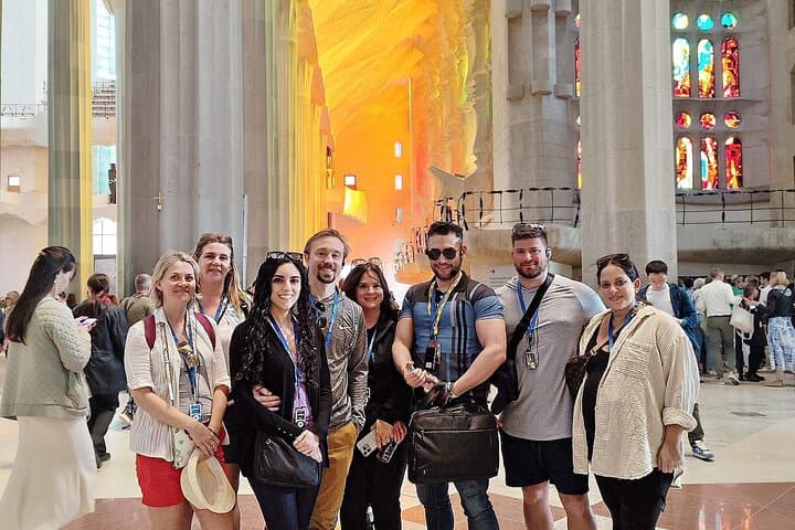 Sagrada Familia: Small Group Tour, hotel pick-up with Fast-Track