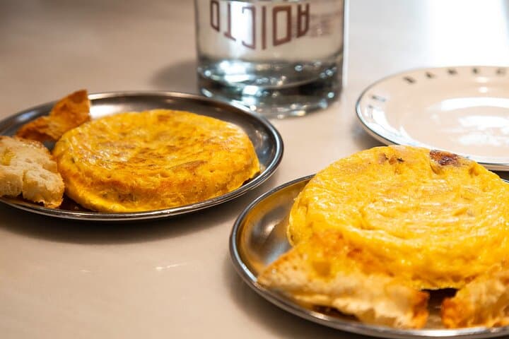 Tapas & Paella Experience | 3 Local places | Meet Travelers