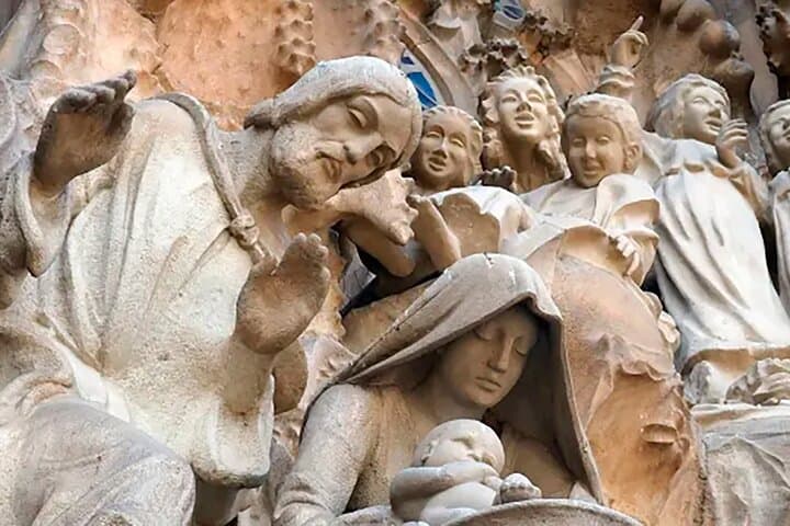 Sagrada Familia Exterior : The Secrets of the Facades