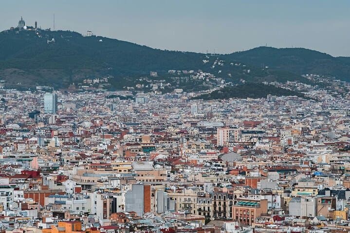 4 Hours Barcelona Highlights Tour by Car