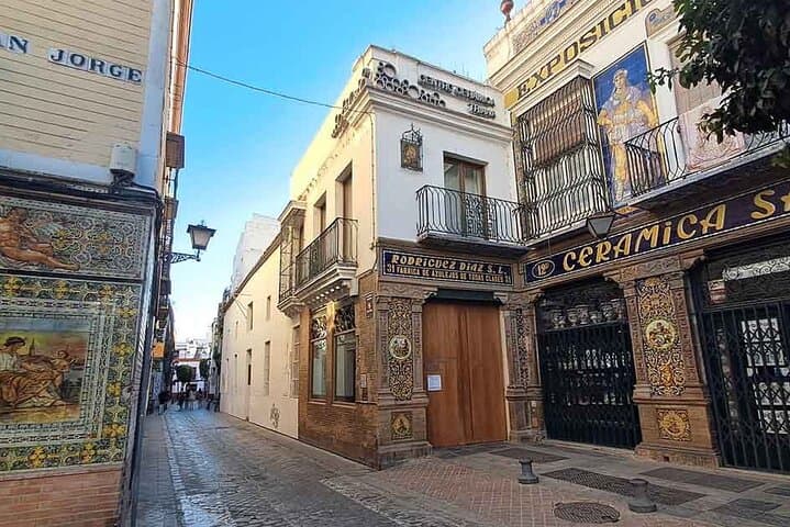 Tapas in Triana: Authentic Food & Culture Tour in Seville