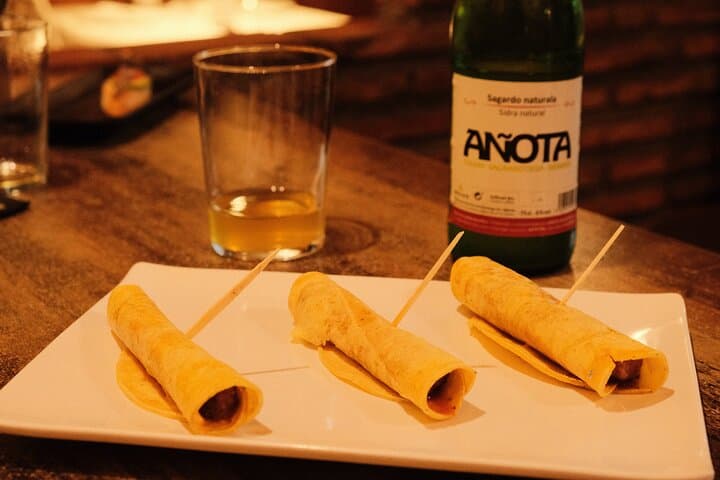 Bilbao Authentic Food Tour with 9 Pintxos and Local Drinks