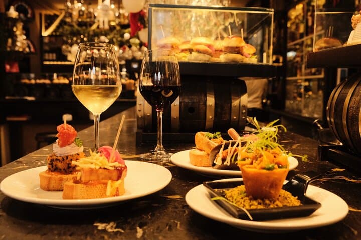 Bilbao Authentic Food Tour with 9 Pintxos and Local Drinks