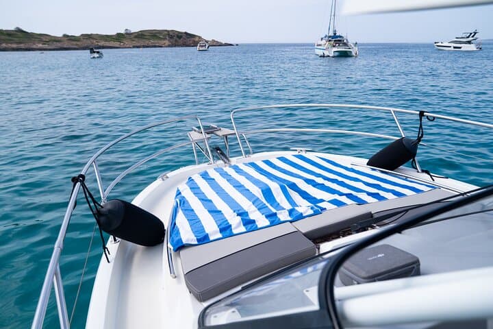 Private tour on motor yacht