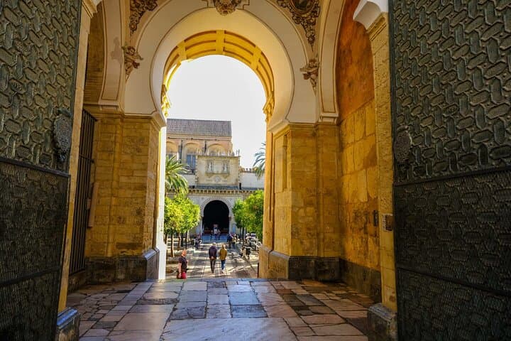 Hello Córdoba: Private 2-Hour Intro City Walk with Local Guide