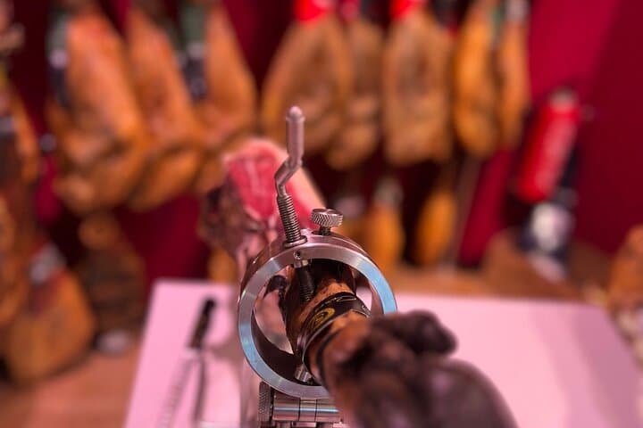 See how they cut the Ham