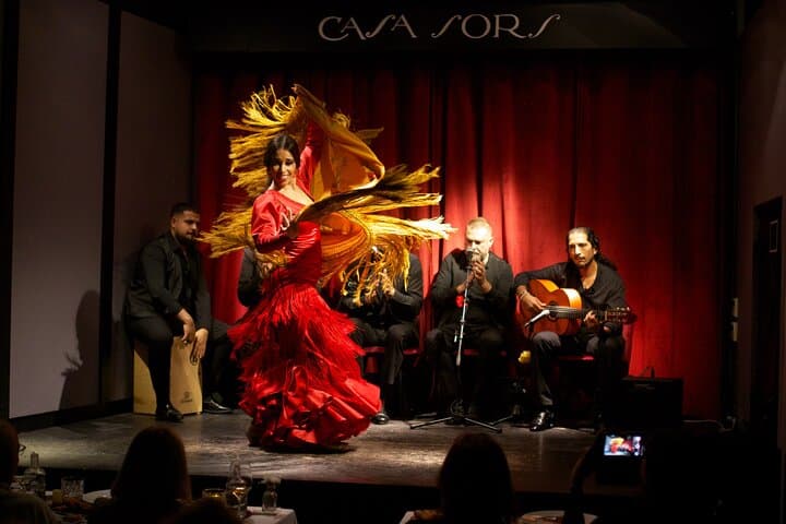 Live flamenco in Casa Sors : dance, music and emotion just a few meters away