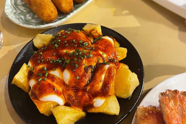 Old Town Barcelona: Tapas & Wine Like a Local