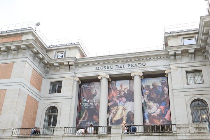 Contrasts of Madrid : Salamanca, Vallecas, China Town & Austrias