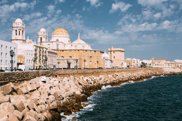 TOP Cadiz : Private Guided Tour with your mobile