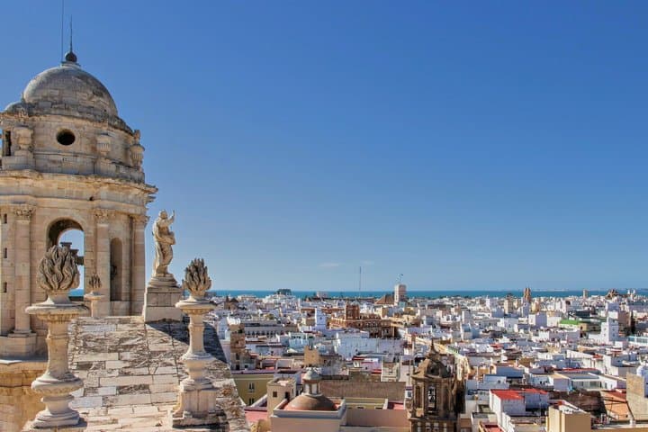 TOP Cadiz : Private Guided Tour with your mobile