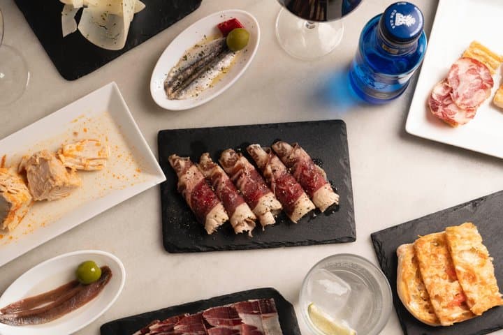 Old Town Barcelona: Tapas & Wine Like a Local
