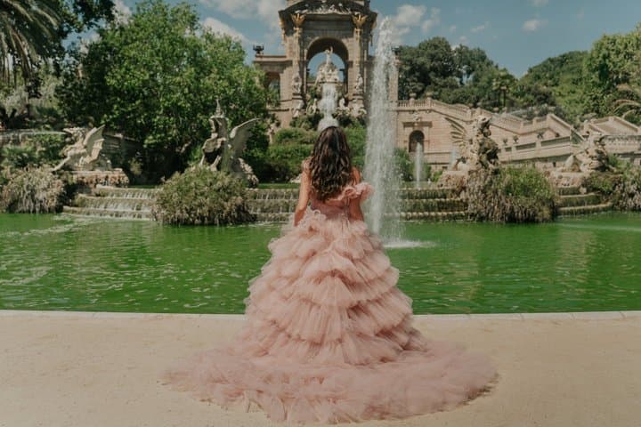Barcelona: Glamour Wow Dress Photoshoot in Spectacular locations
