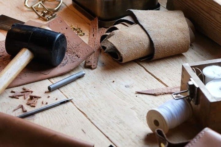 Leathercraft workshop in Downtown Madrid