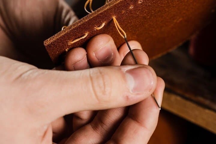 Leathercraft workshop in Downtown Madrid