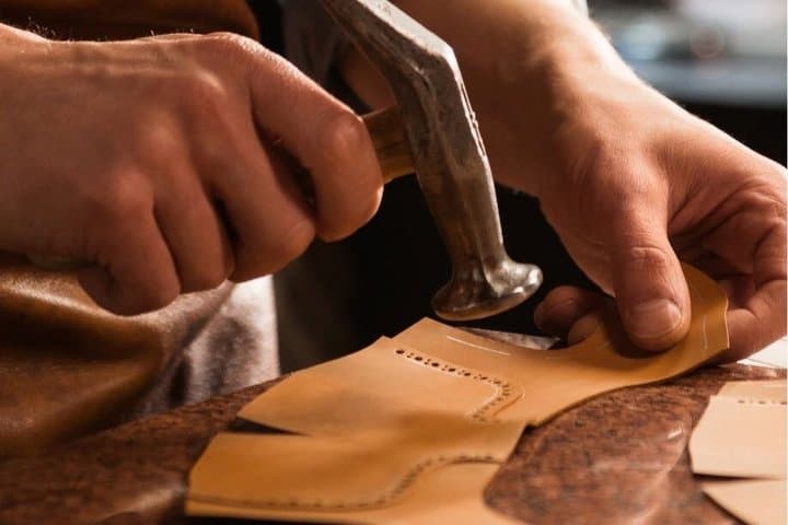 Leathercraft workshop in Downtown Madrid
