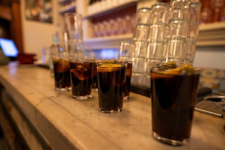 Barcelona Gothic Quarter VIP Tapas and Wine Tour