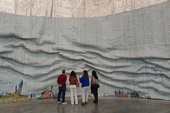 Rising sea. The Anatsui.
