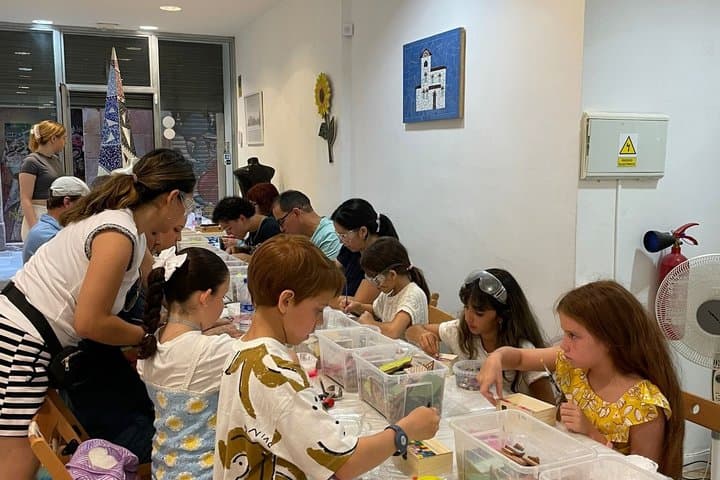 Offer: Be Gaudí mosaic class Barcelona for families (max 4 pax)