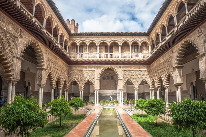 Alcázar tour and roof tour (no tickets)