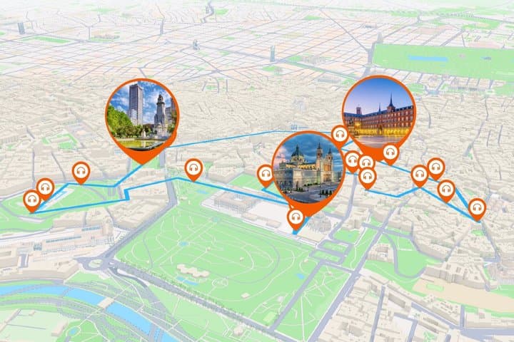 Full tour: A royal discovery between museums, parks and historic squares.