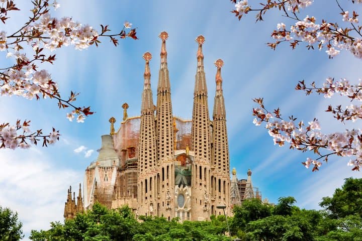 Barcelona City Pass with Sagrada Familia Entry