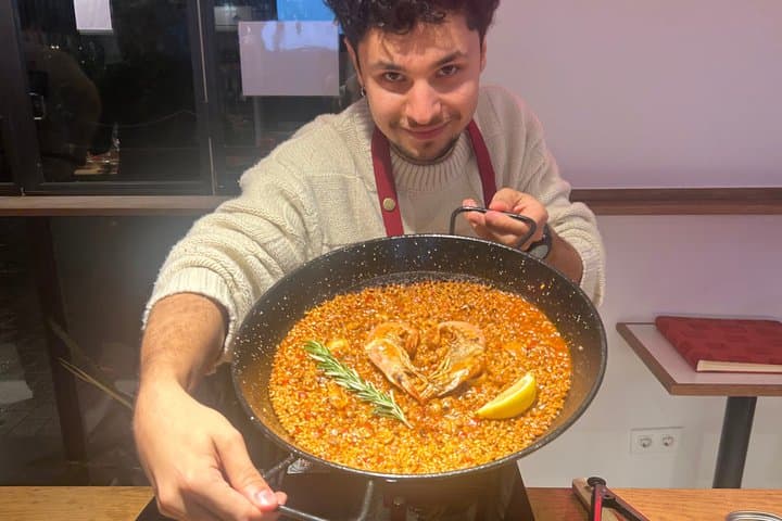 Paella Cooking Class in Barcelona | Small Group, Cava & Wine