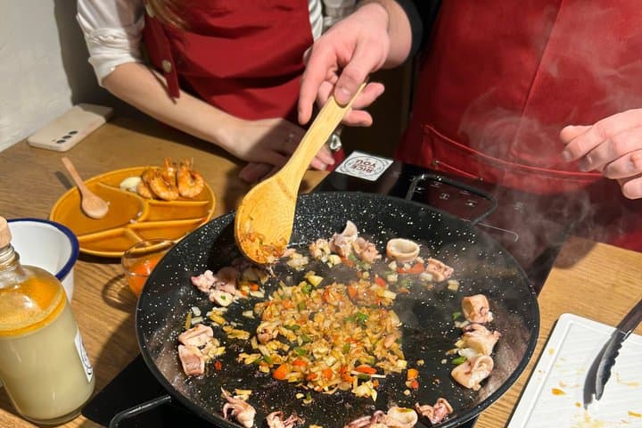 Paella Cooking Class in Barcelona | Small Group, Cava & Wine