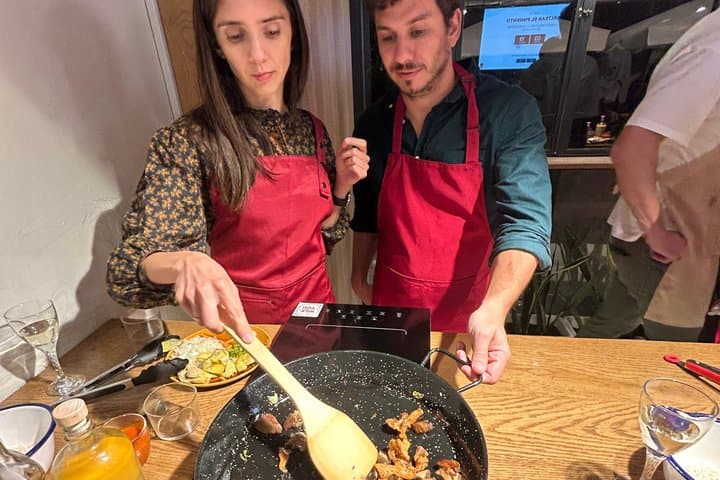 Paella Cooking Class in Barcelona | Small Group, Cava & Wine