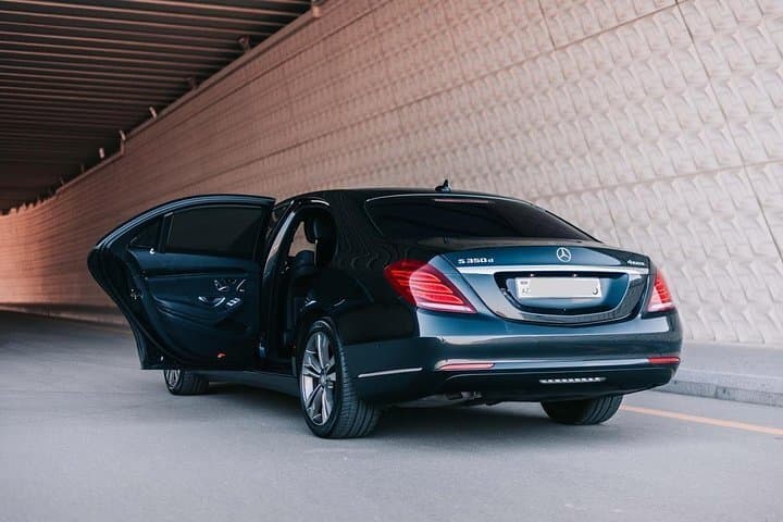 Arrival Transfer from Madrid MAD Airport to Madrid by Luxury Car
