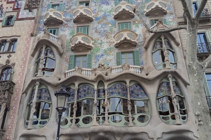 Barcelona Private Tour: Discover the City’s Highlights.