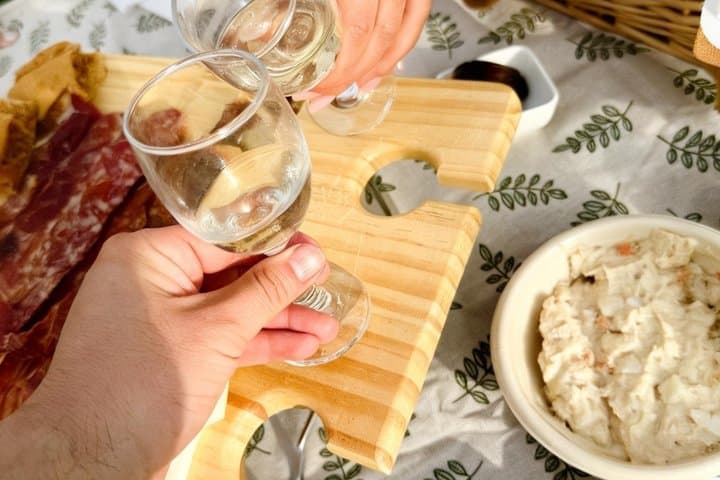 Private Chic Picnic Experience in Madrid