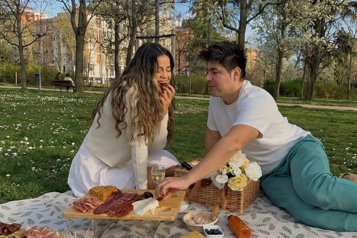 Private Chic Picnic Experience in Madrid