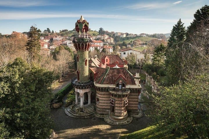 Guided Tour of El Capricho de Gaudí with ticket